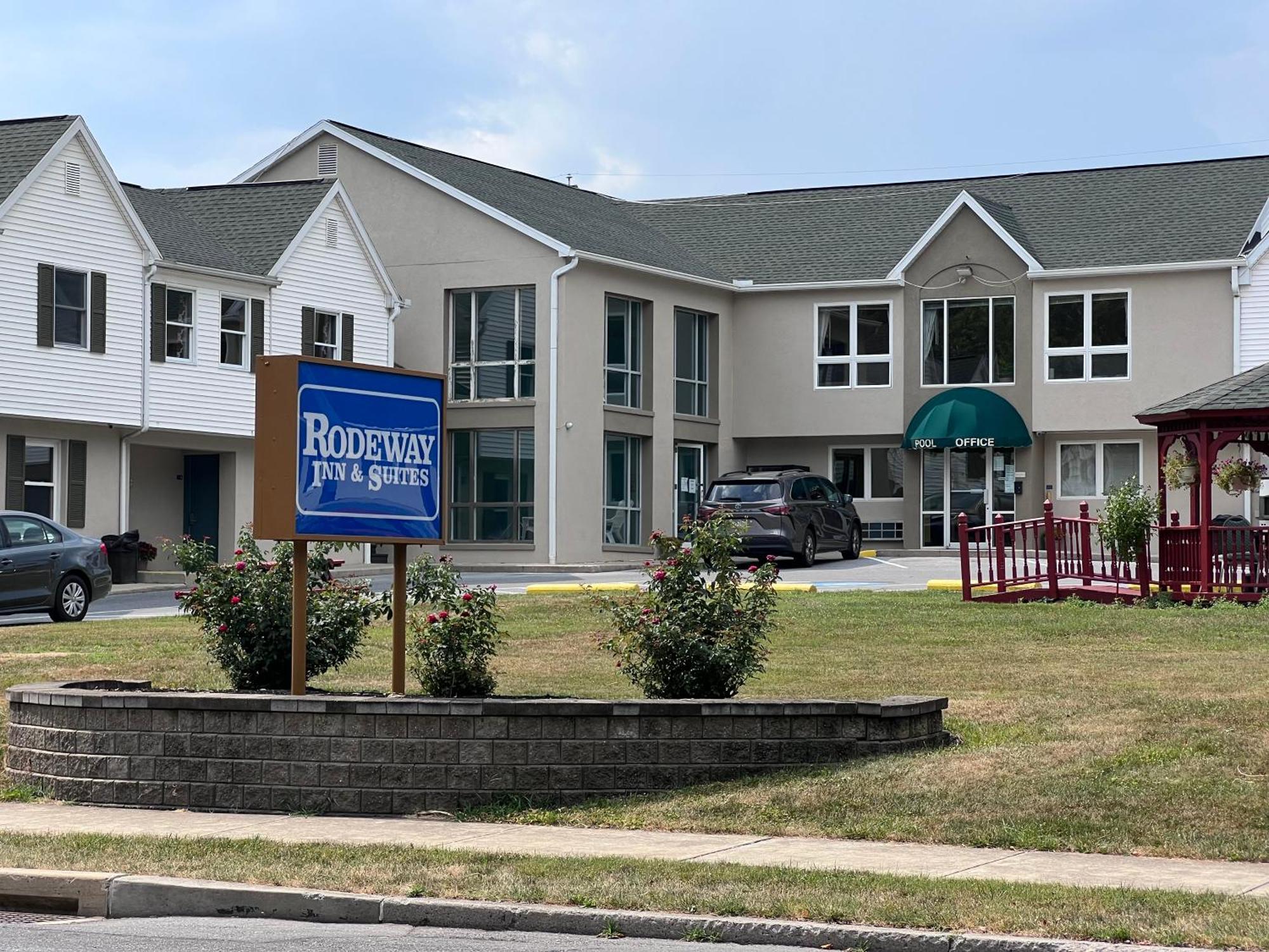 Rodeway Inn & Suites Hershey Exterior photo