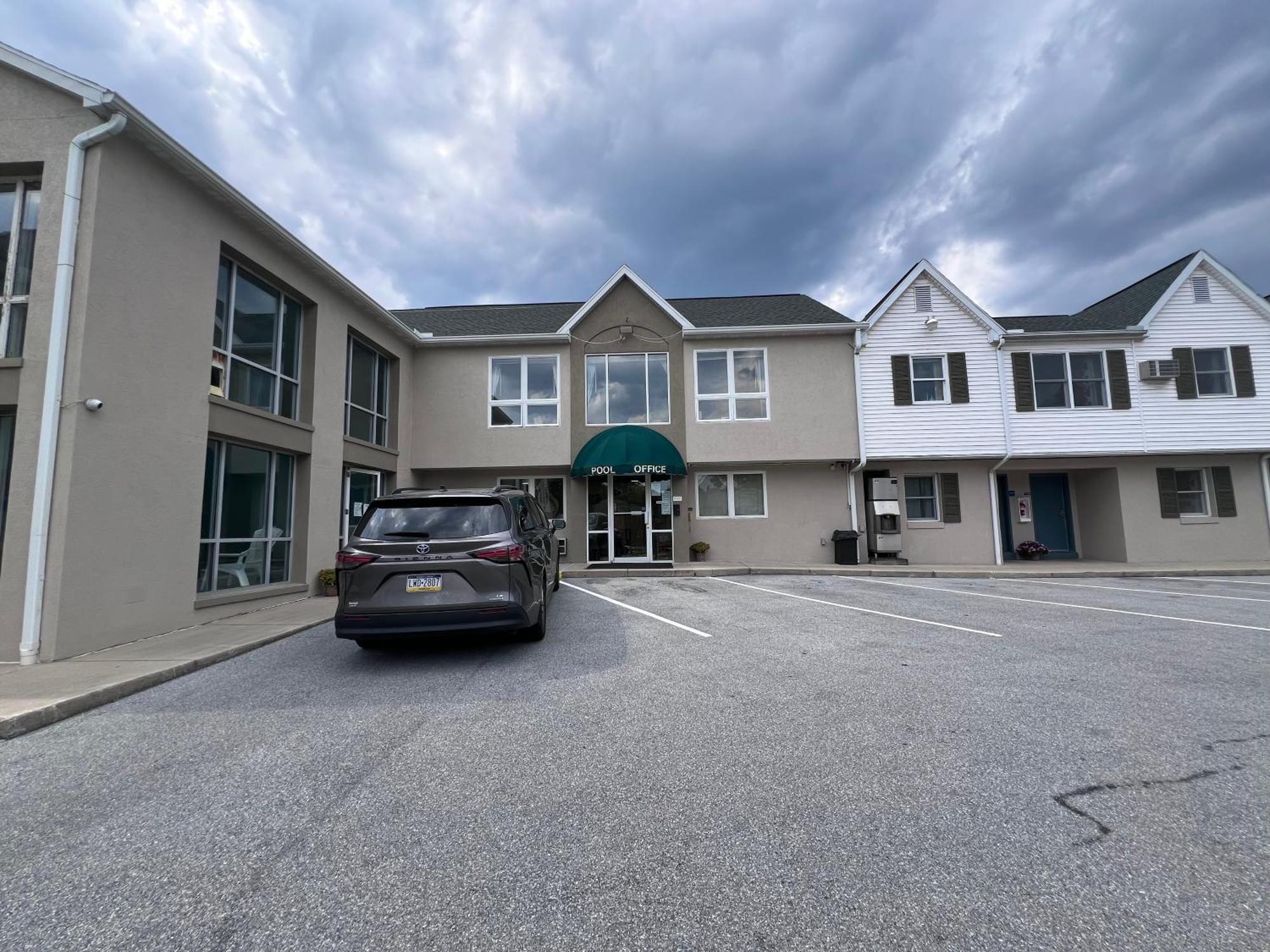 Rodeway Inn & Suites Hershey Exterior photo