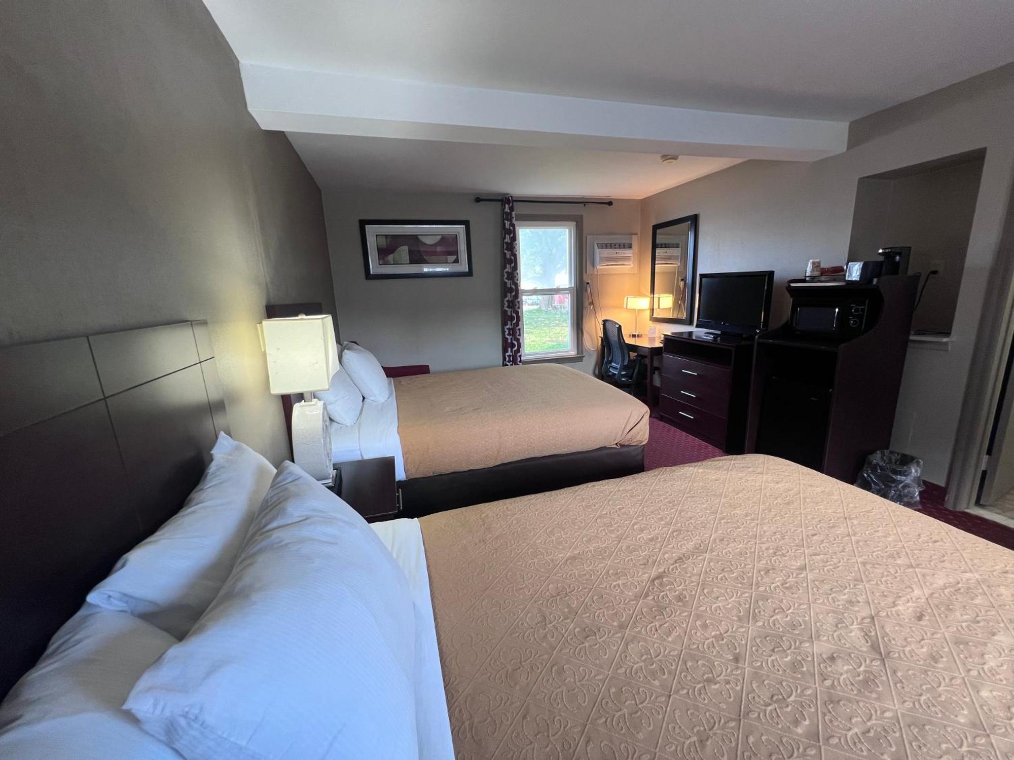 Rodeway Inn & Suites Hershey Exterior photo