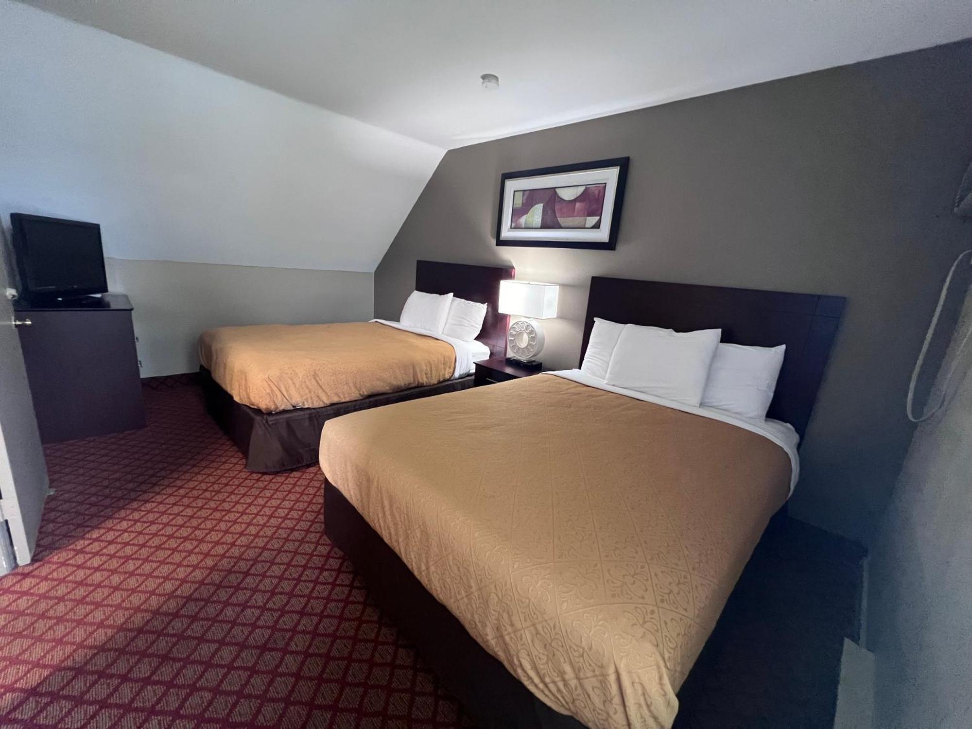 Rodeway Inn & Suites Hershey Exterior photo