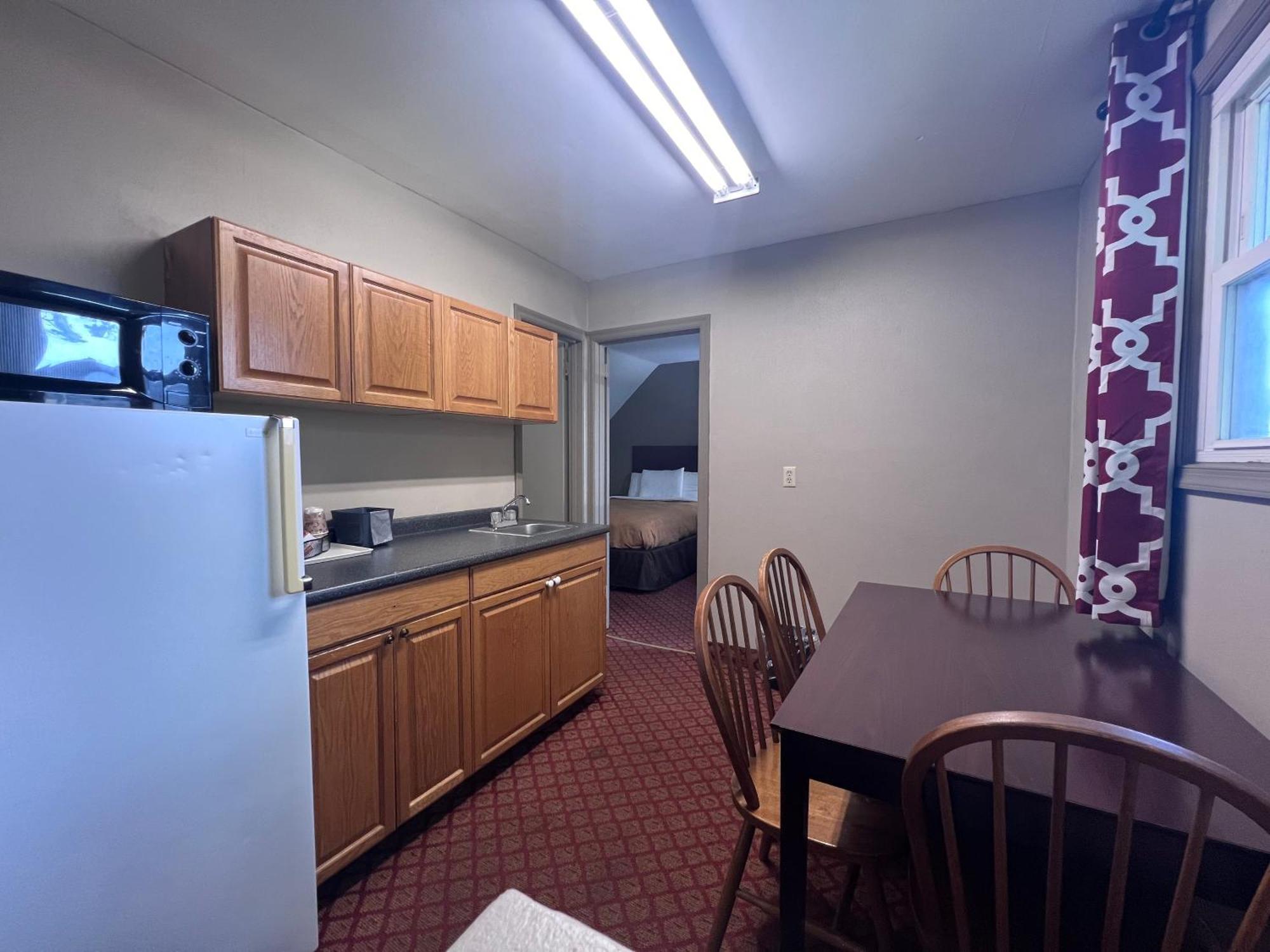 Rodeway Inn & Suites Hershey Exterior photo
