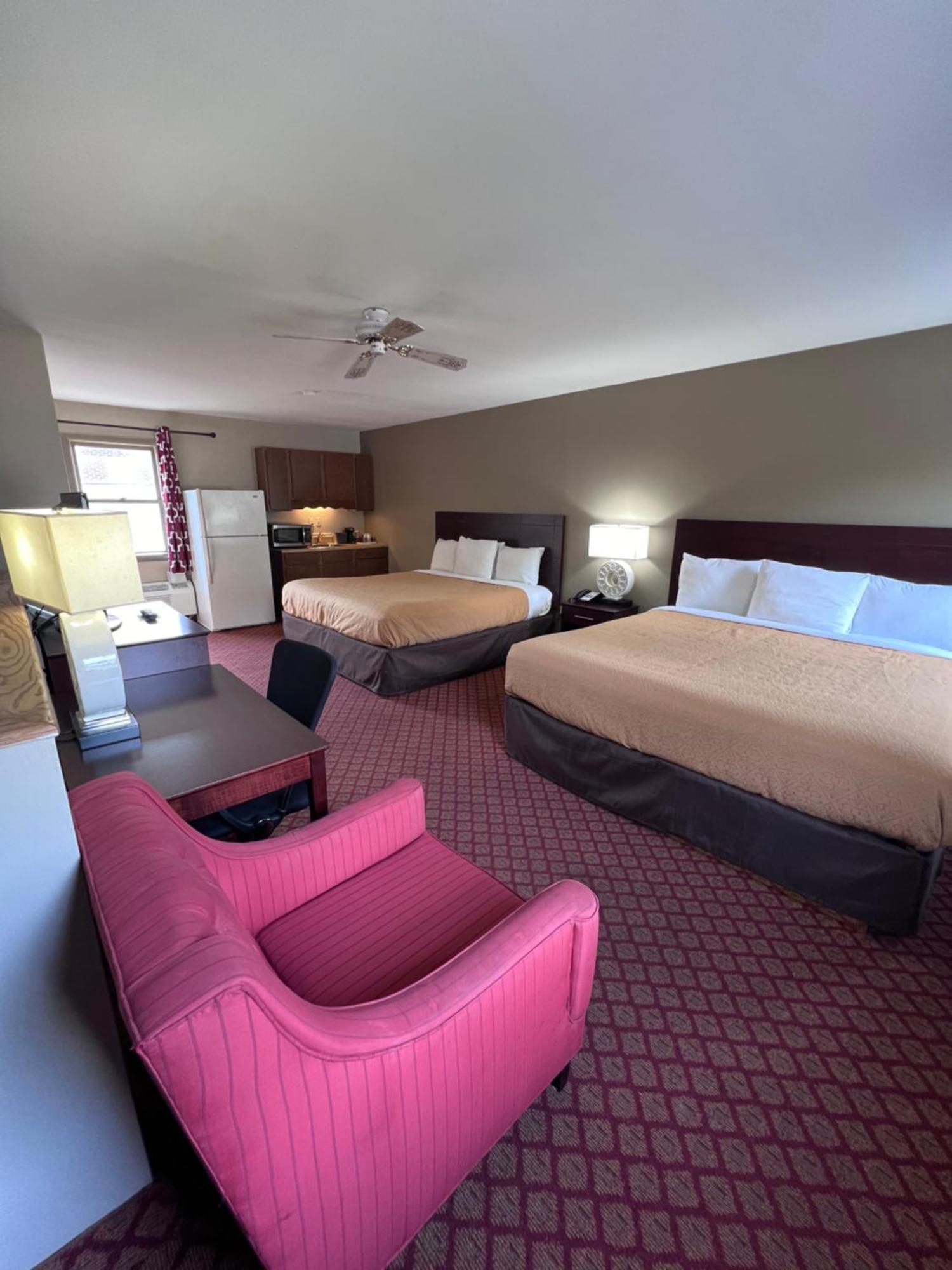 Rodeway Inn & Suites Hershey Exterior photo