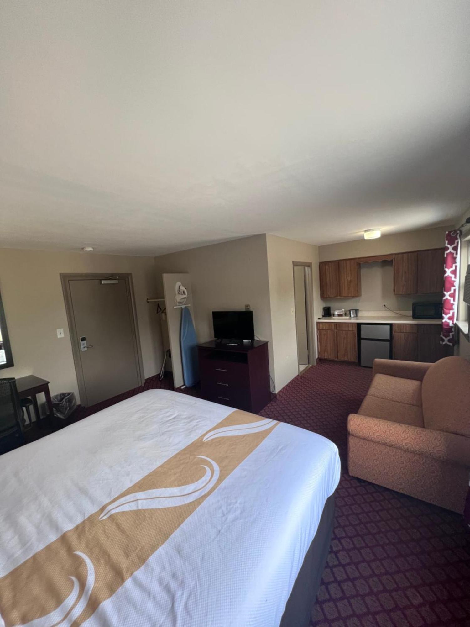 Rodeway Inn & Suites Hershey Exterior photo