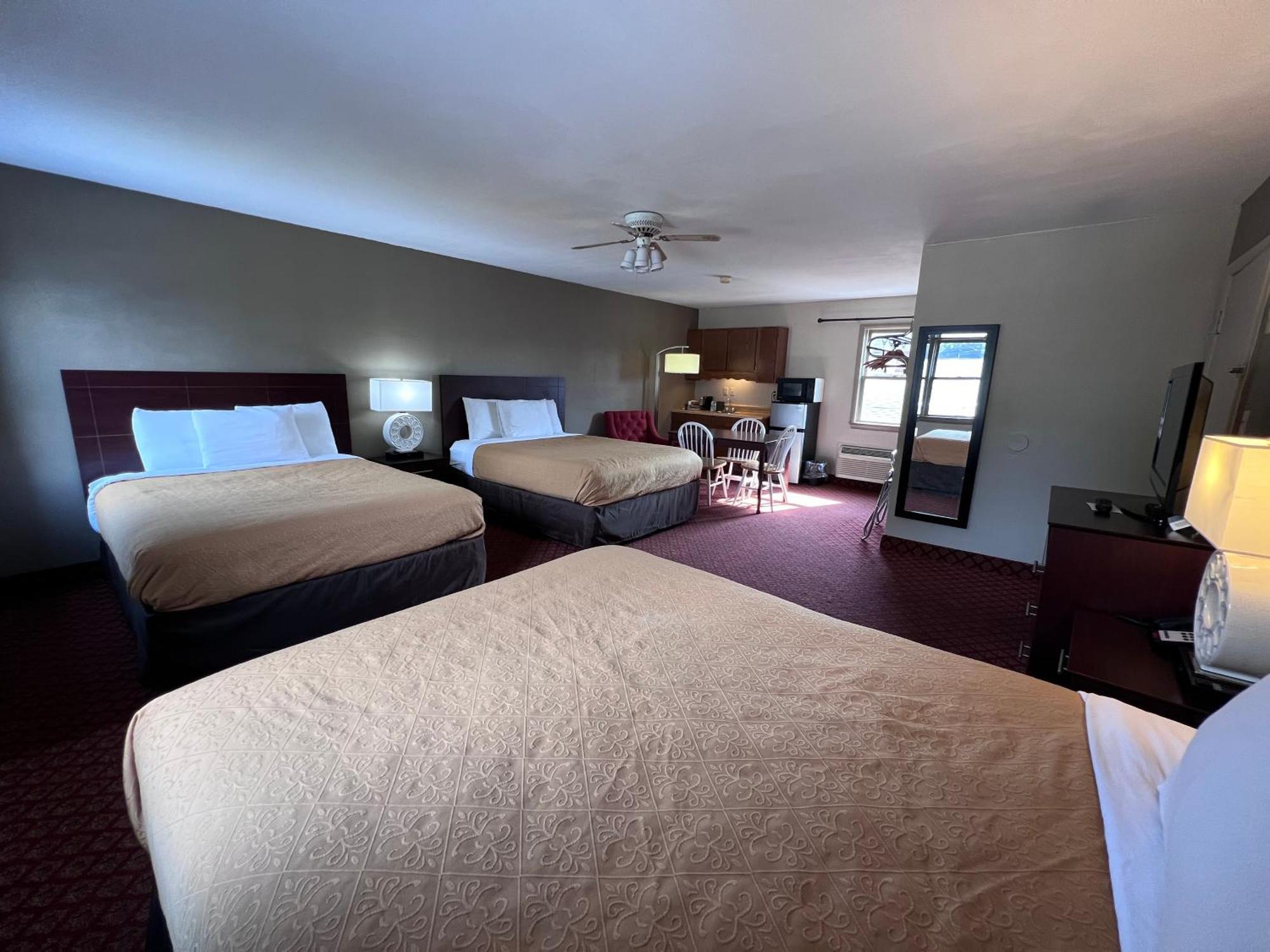 Rodeway Inn & Suites Hershey Exterior photo