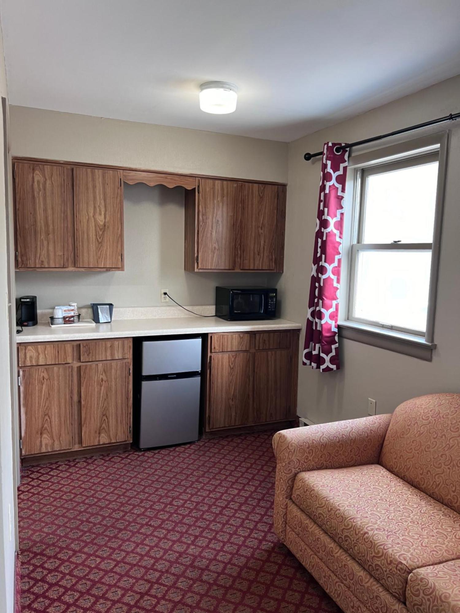 Rodeway Inn & Suites Hershey Exterior photo