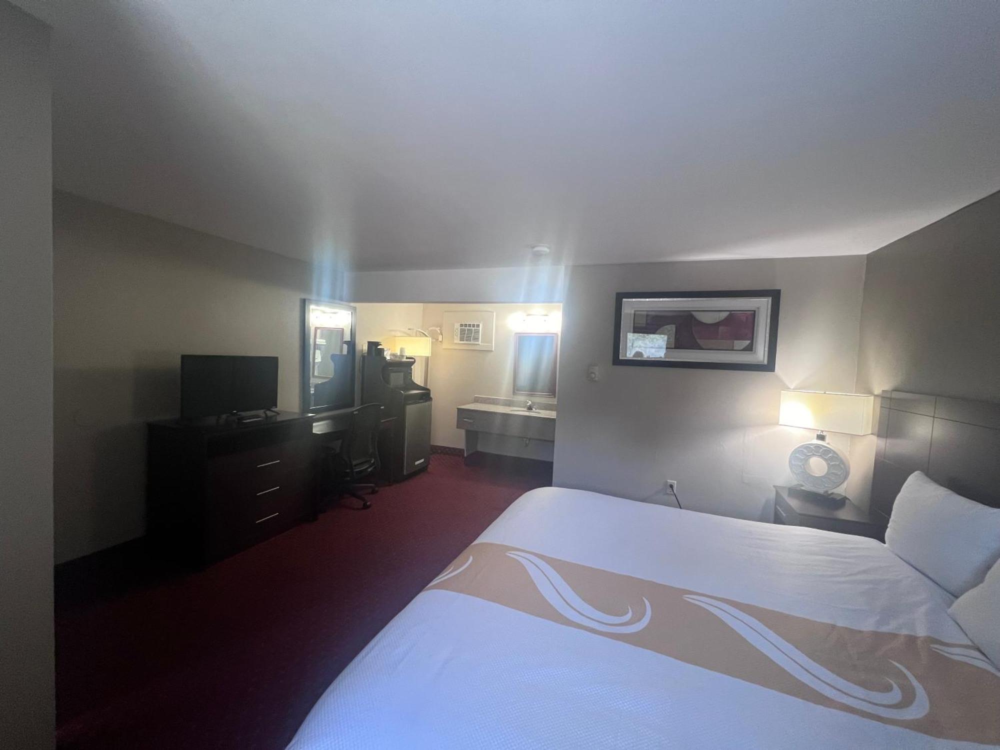 Rodeway Inn & Suites Hershey Exterior photo