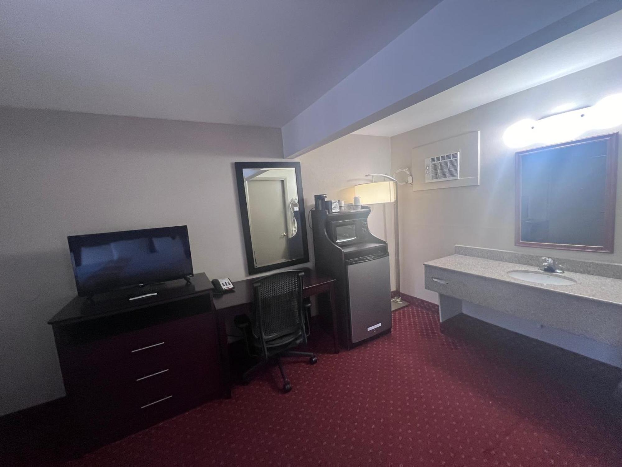Rodeway Inn & Suites Hershey Exterior photo