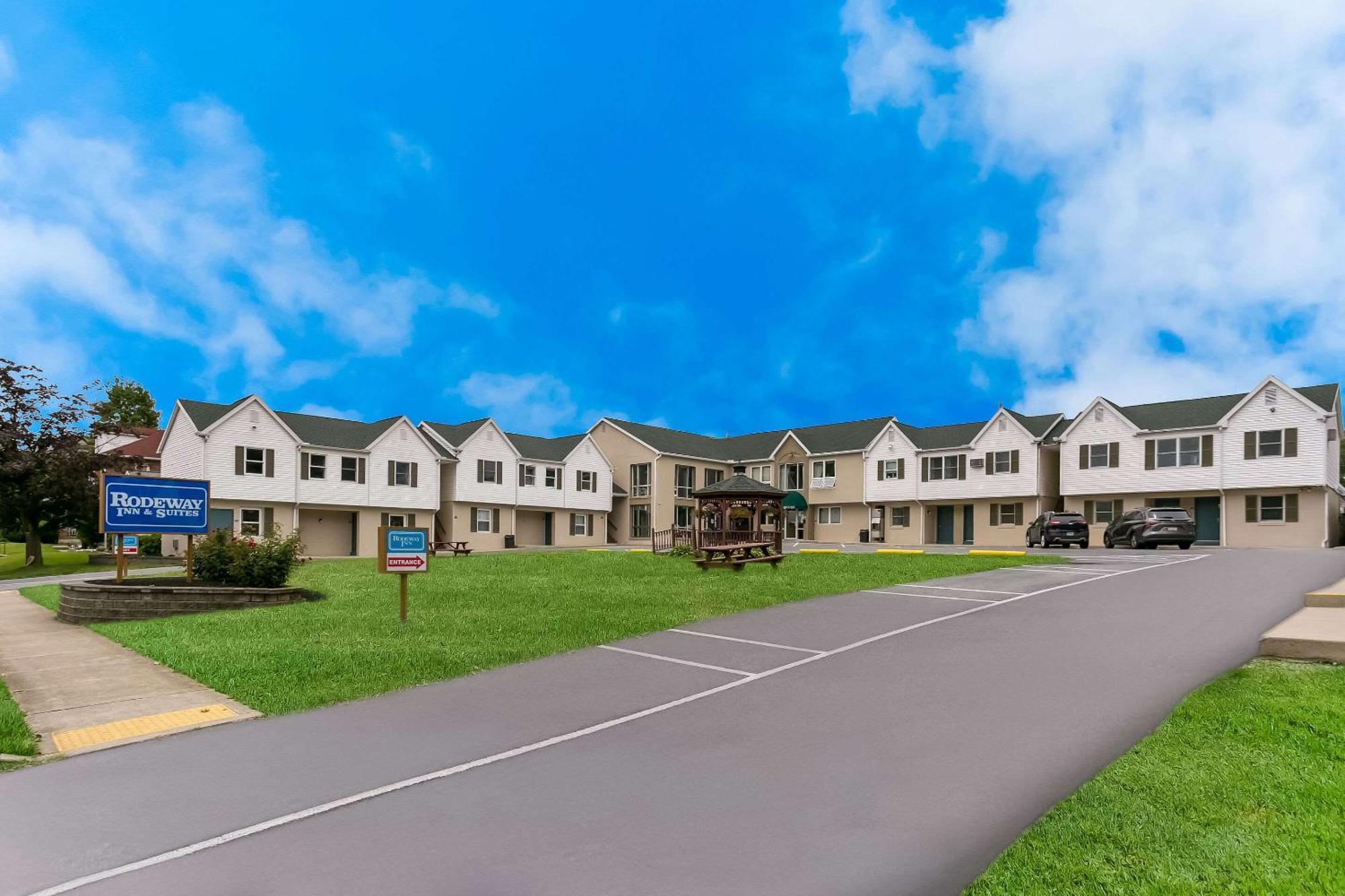 Rodeway Inn & Suites Hershey Exterior photo