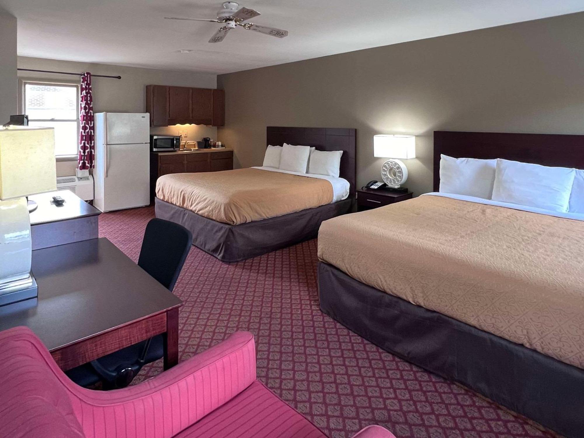 Rodeway Inn & Suites Hershey Exterior photo