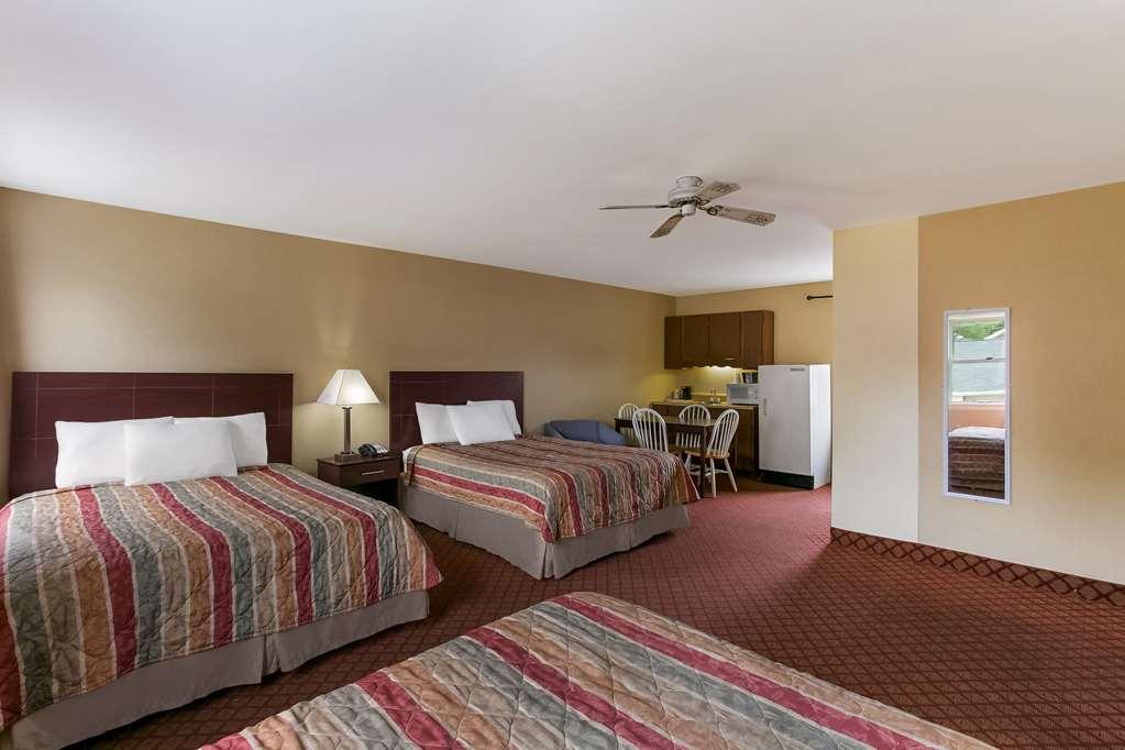 Rodeway Inn & Suites Hershey Room photo