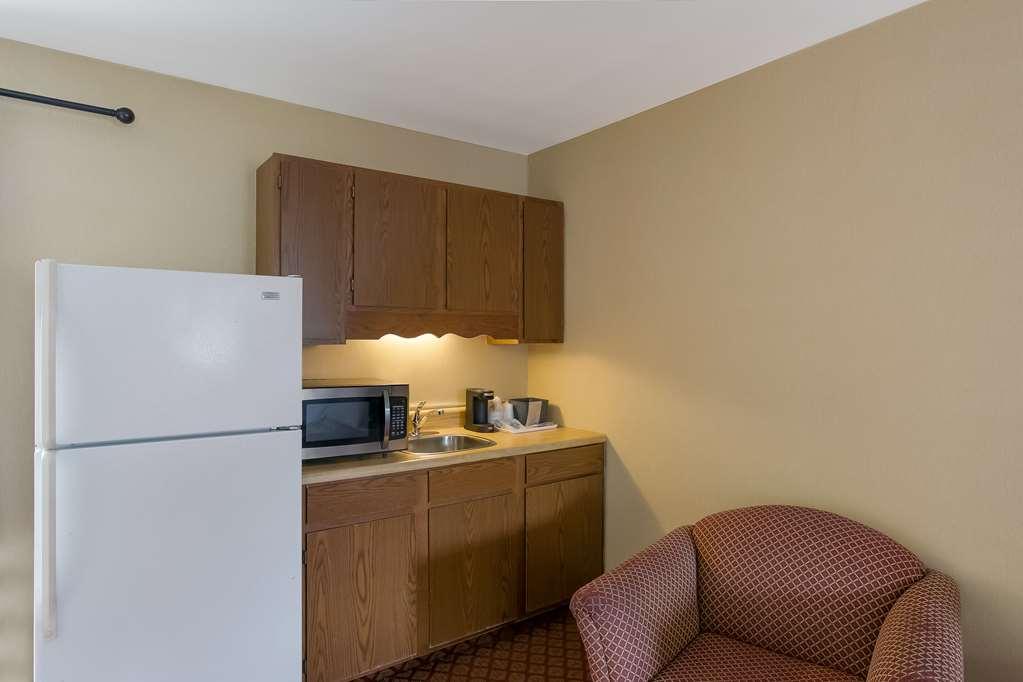 Rodeway Inn & Suites Hershey Room photo