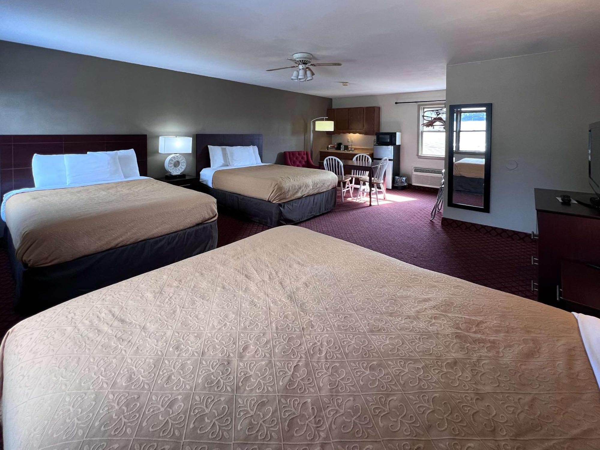 Rodeway Inn & Suites Hershey Exterior photo