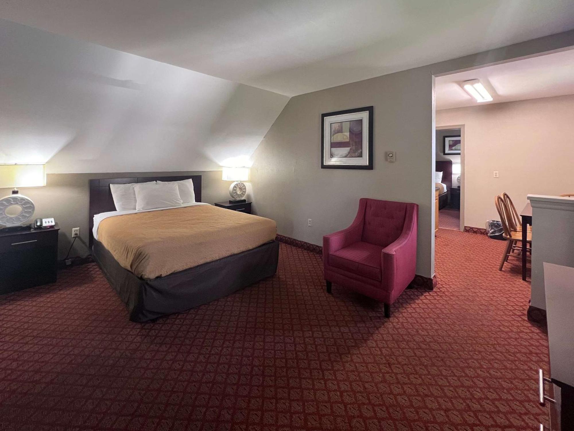 Rodeway Inn & Suites Hershey Exterior photo