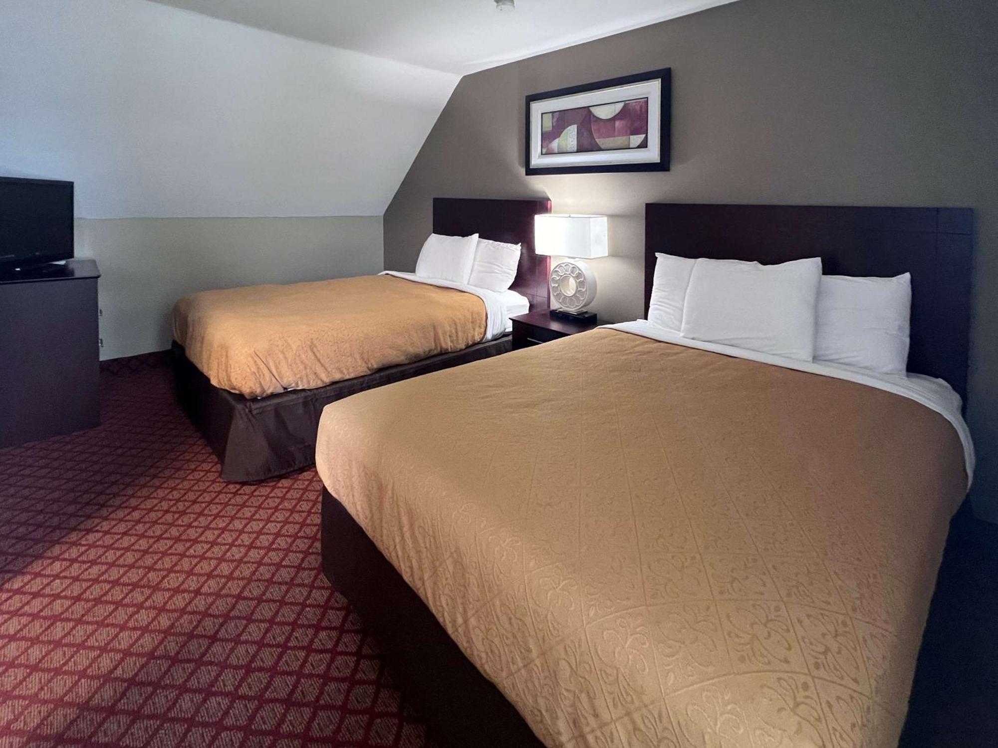 Rodeway Inn & Suites Hershey Exterior photo