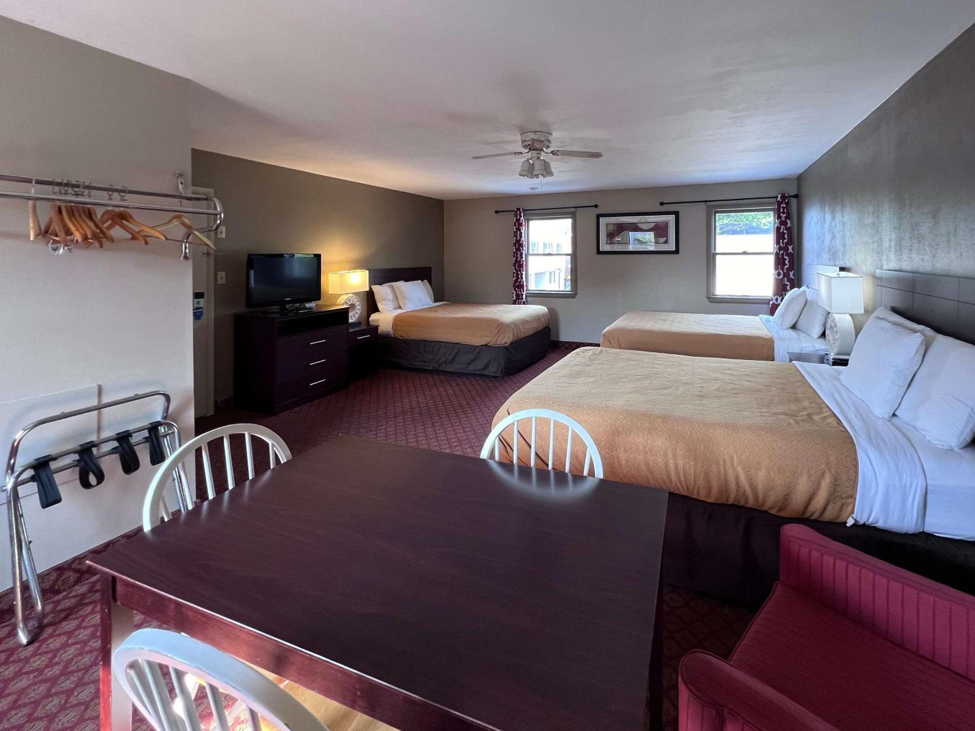 Rodeway Inn & Suites Hershey Exterior photo